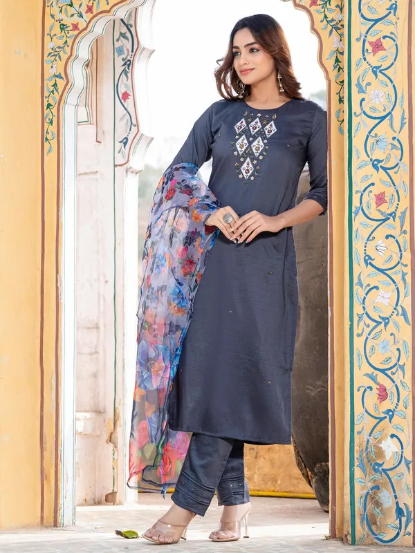 Grey_Kurta_Pant_Dupatta_Set_For_Women