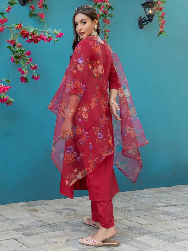 Maroon_Kurta_Pant_Dupatta_Set_For_Women
