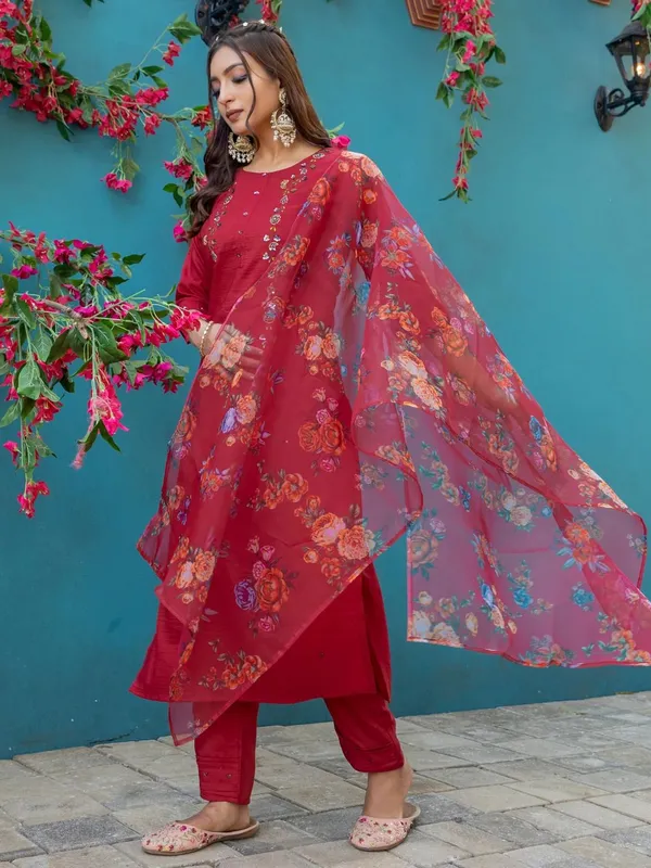 Maroon_Kurta_Pant_Dupatta_Set_For_Women