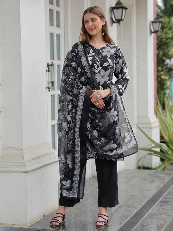Black_Kurta_Pant_Dupatta_Set_For_Women