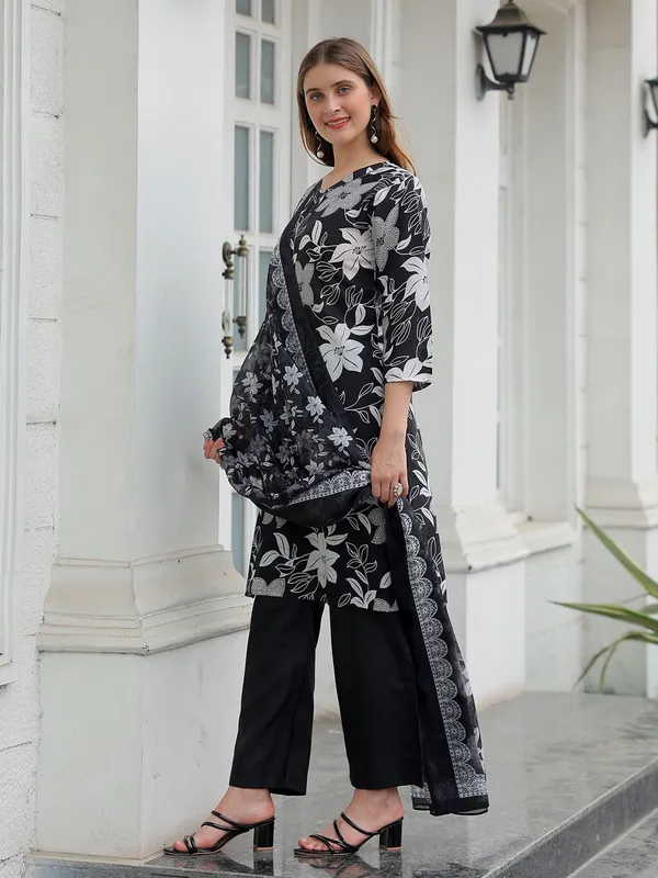 Black_Kurta_Pant_Dupatta_Set_For_Women