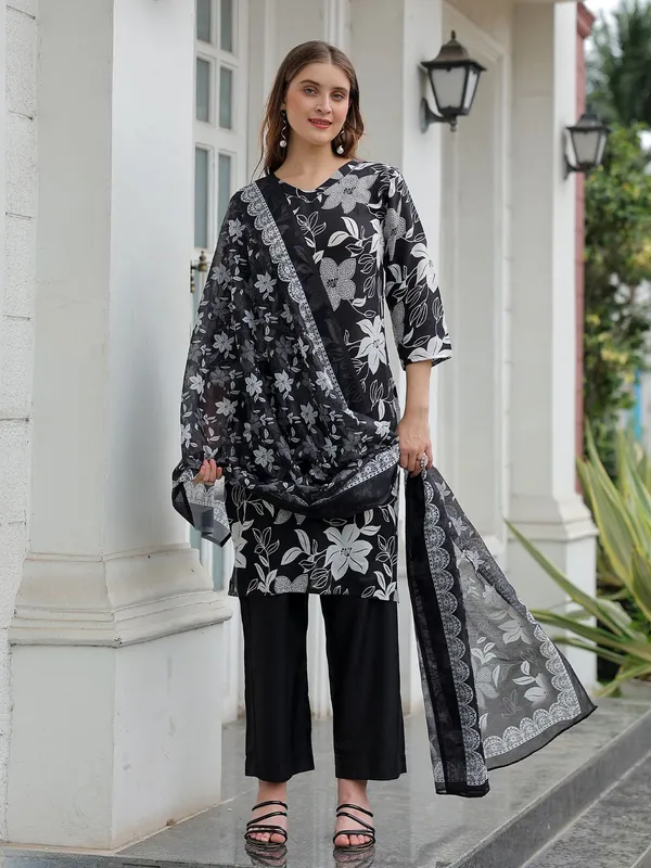 Black_Kurta_Pant_Dupatta_Set_For_Women