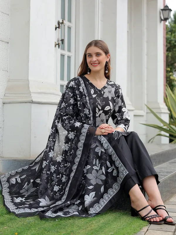 Black_Kurta_Pant_Dupatta_Set_For_Women