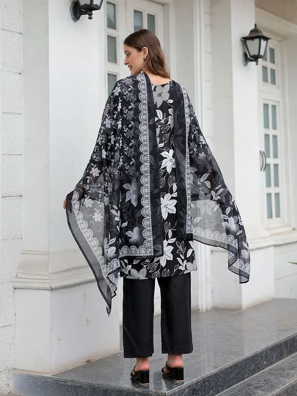 Black_Kurta_Pant_Dupatta_Set_For_Women