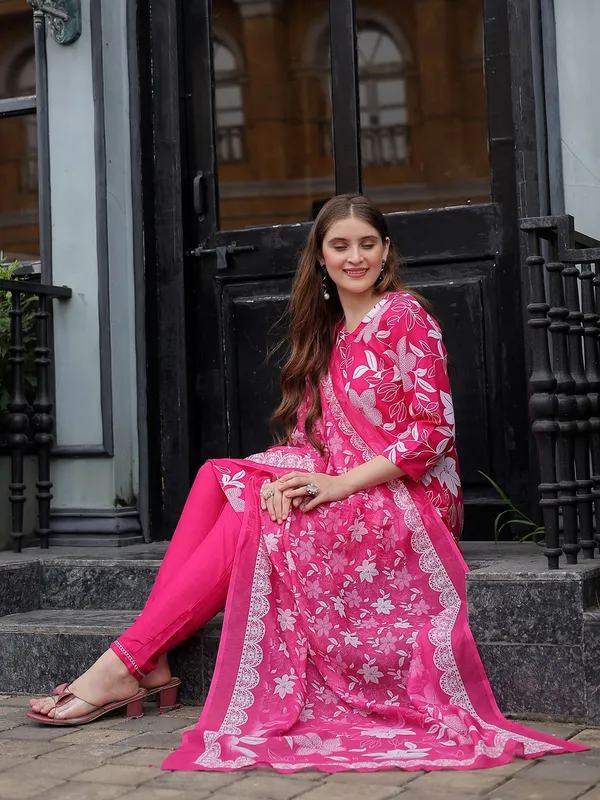 Pink_&_Rani_Kurta_Pant_Dupatta_Set_For_Women