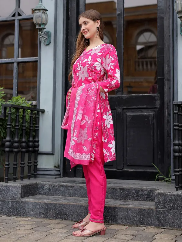 Pink_&_Rani_Kurta_Pant_Dupatta_Set_For_Women
