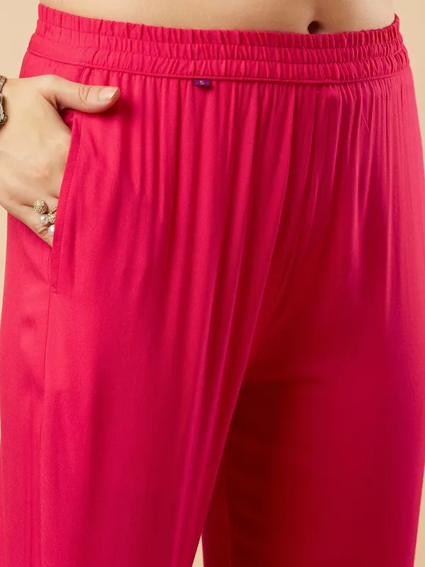 Pink_&_Rani_Kurta_Pant_Dupatta_Set_For_Women