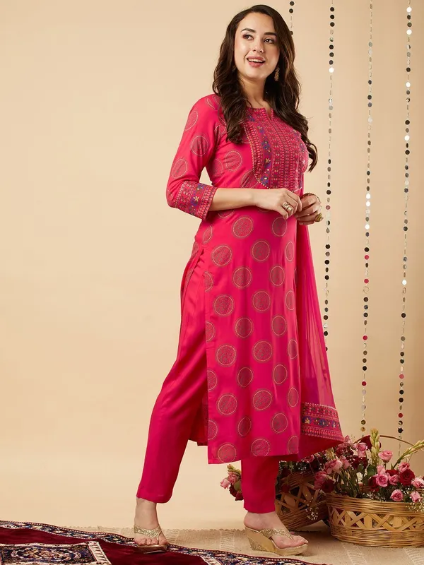 Pink_&_Rani_Kurta_Pant_Dupatta_Set_For_Women