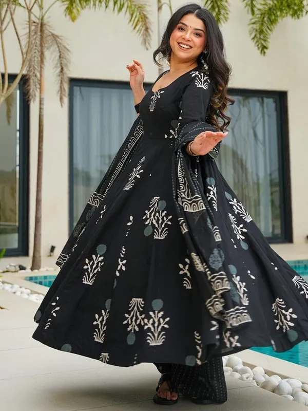 Black_Kurta_Pant_Dupatta_Set_For_Women