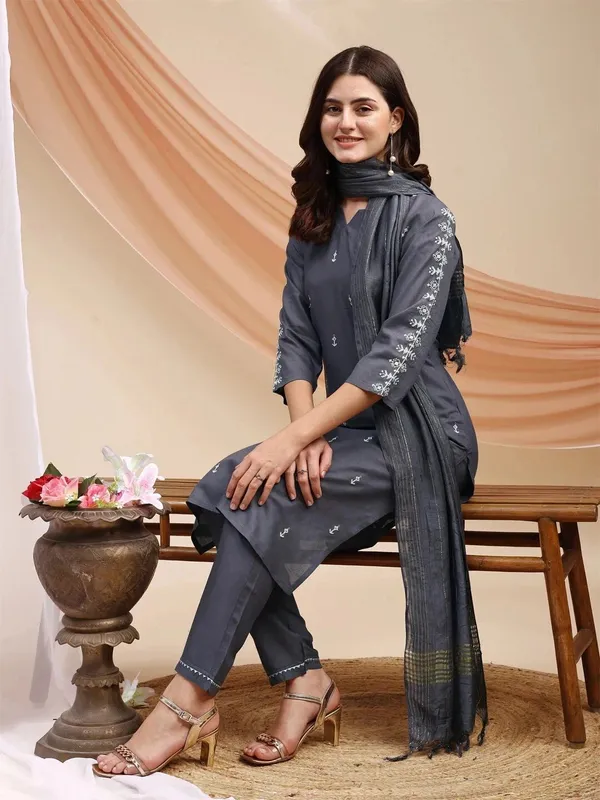 Grey_Kurti_Pant_Dupatta_Set_For_Women