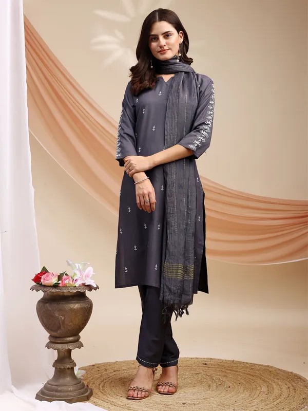 Grey_Kurti_Pant_Dupatta_Set_For_Women