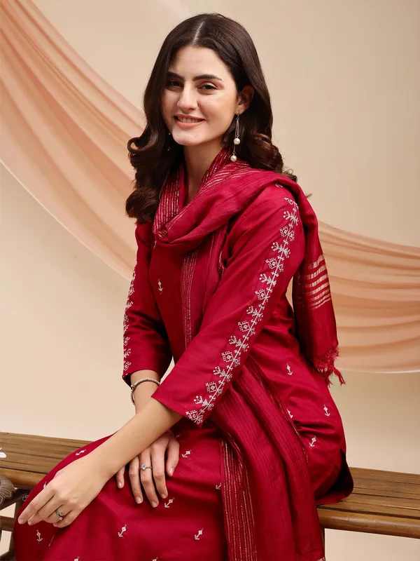 Maroon_Kurti_Pant_Dupatta_Set_For_Women
