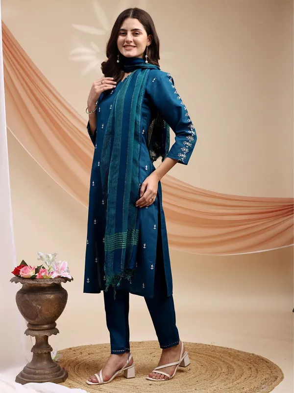 Blue_&_Morpich_Kurti_Pant_Dupatta_Set_For_Women