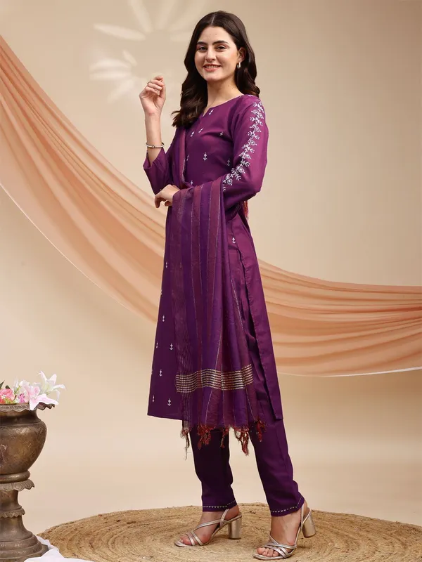 Purple_Kurti_Pant_Dupatta_Set_For_Women