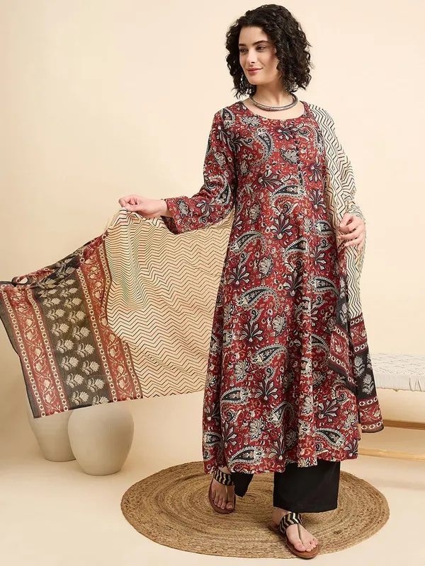 Maroon_Kurta_Pant_Dupatta_Set_For_Women