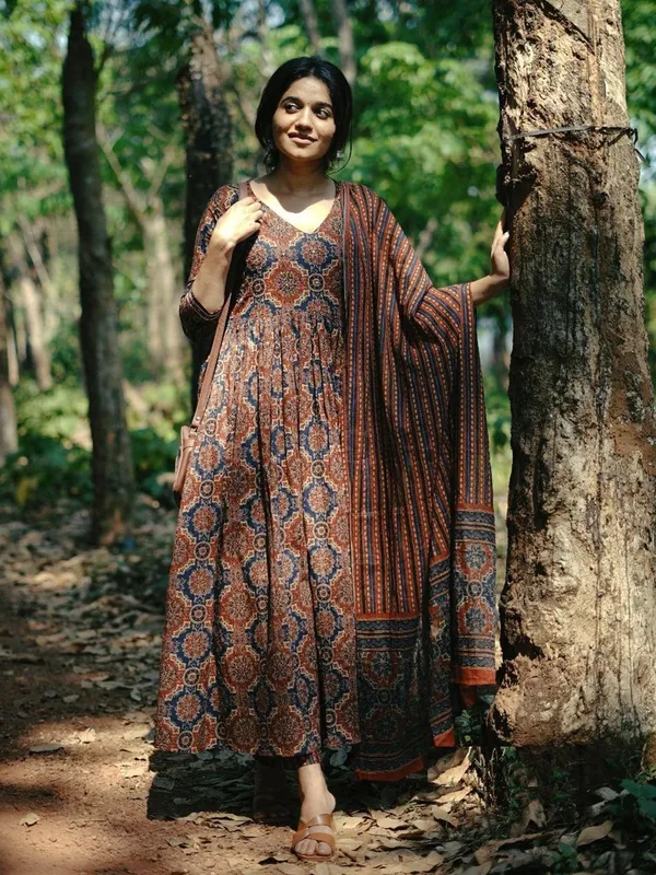 Maroon_Kurta_Pant_Dupatta_Set_For_Women