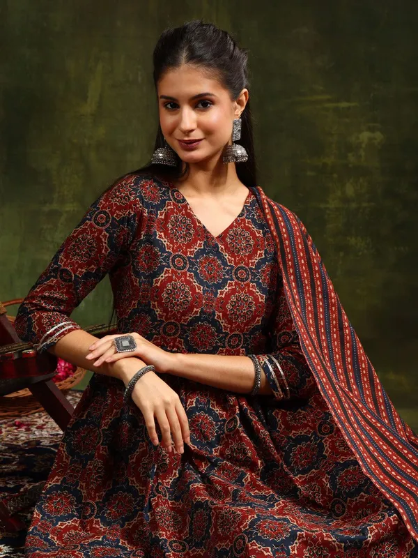 Maroon_Kurta_Pant_Dupatta_Set_For_Women