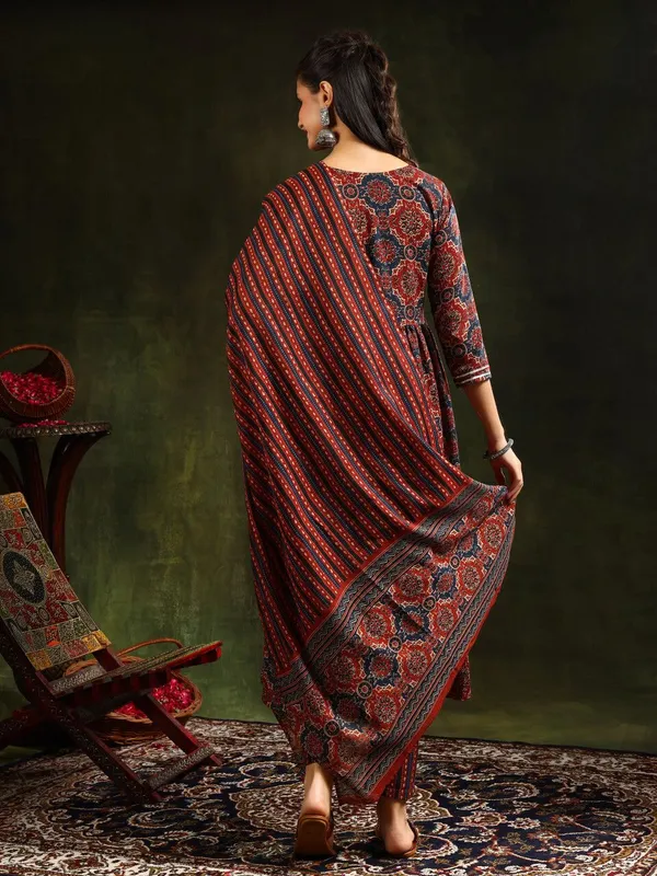 Maroon_Kurta_Pant_Dupatta_Set_For_Women