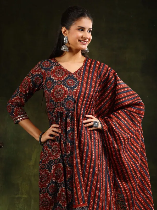 Maroon_Kurta_Pant_Dupatta_Set_For_Women