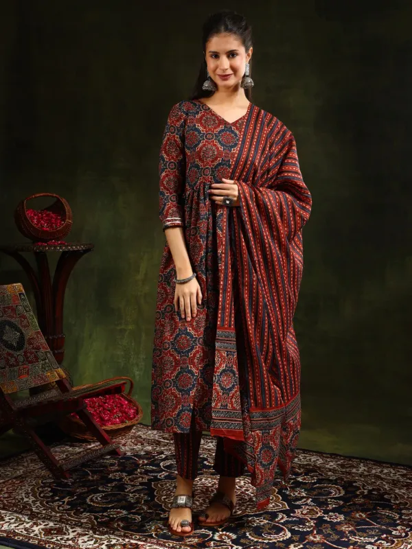 Maroon_Kurta_Pant_Dupatta_Set_For_Women