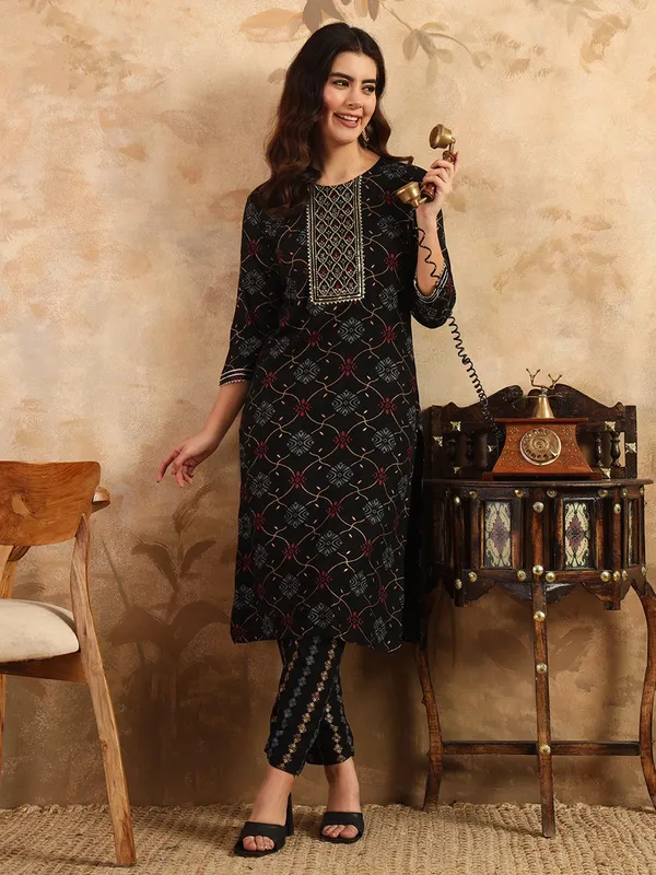 Black_Kurti_Pyjama_Set_For_Women