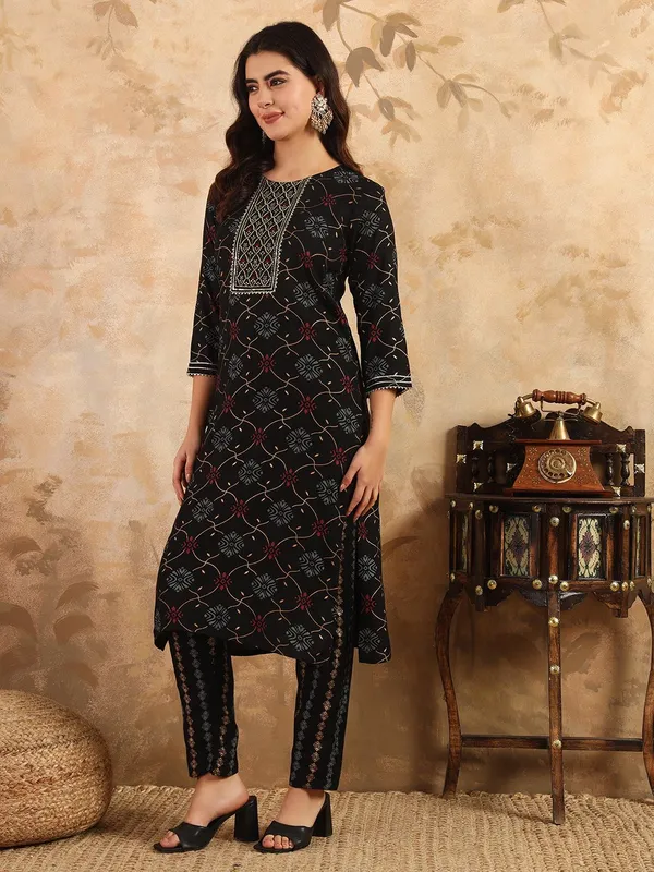 Black_Kurti_Pyjama_Set_For_Women