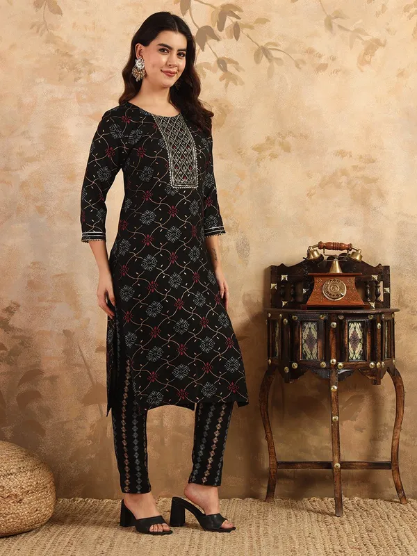 Black_Kurti_Pyjama_Set_For_Women