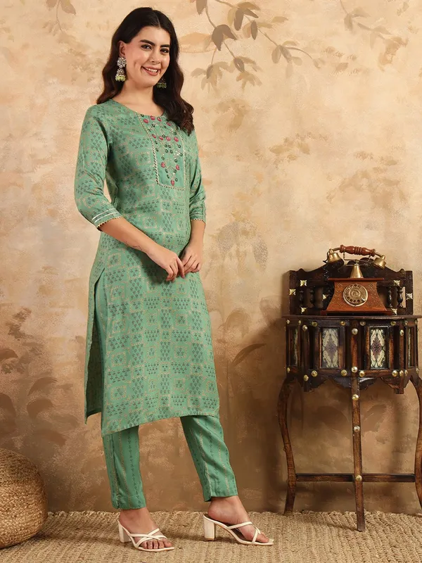 Green_&_Pista_Kurta_Pyjama_Set_For_Women