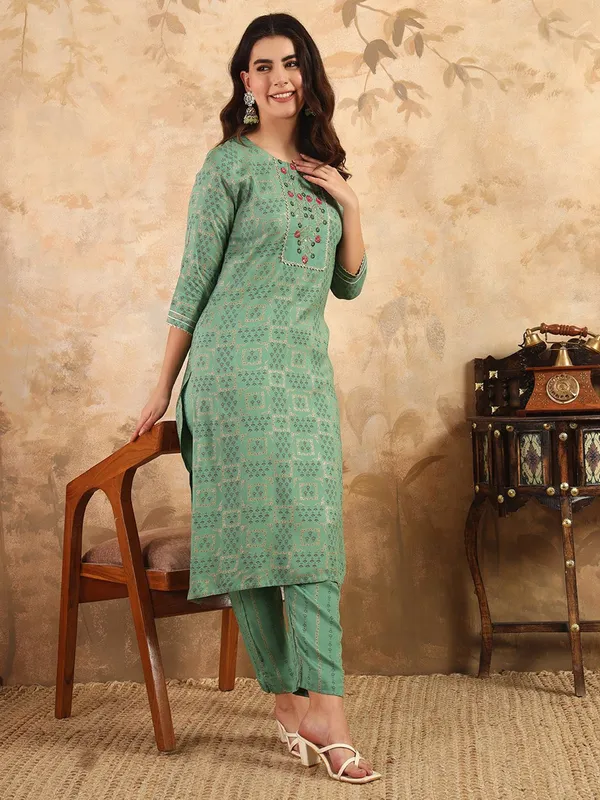 Green_&_Pista_Kurta_Pyjama_Set_For_Women