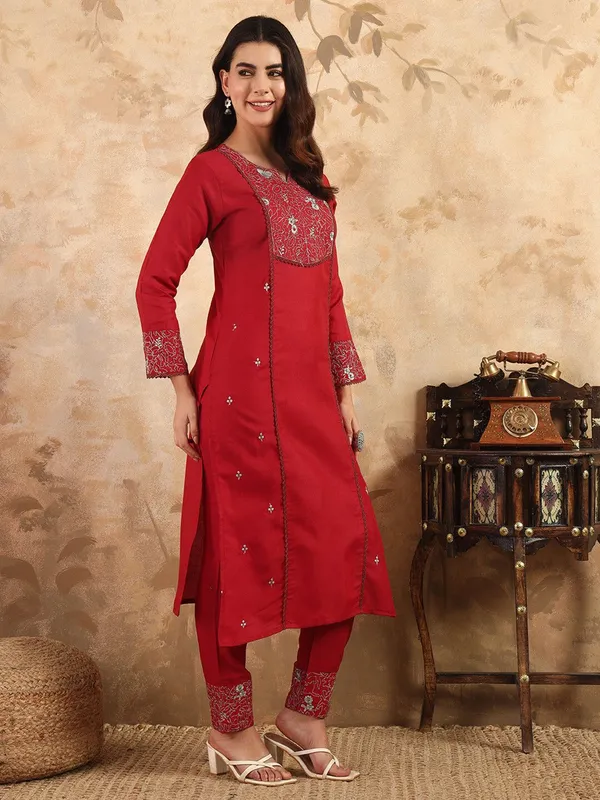 Maroon_Kurta_Pant_Dupatta_Set_For_Women