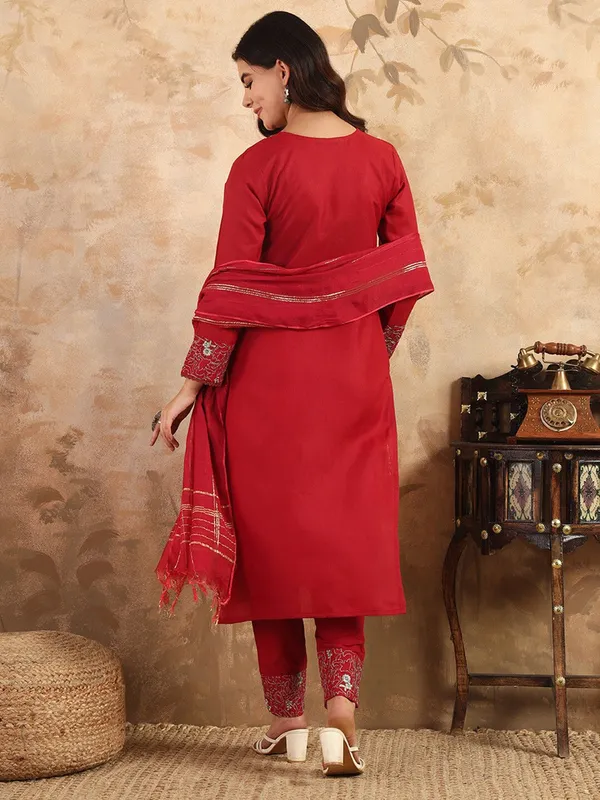 Maroon_Kurta_Pant_Dupatta_Set_For_Women