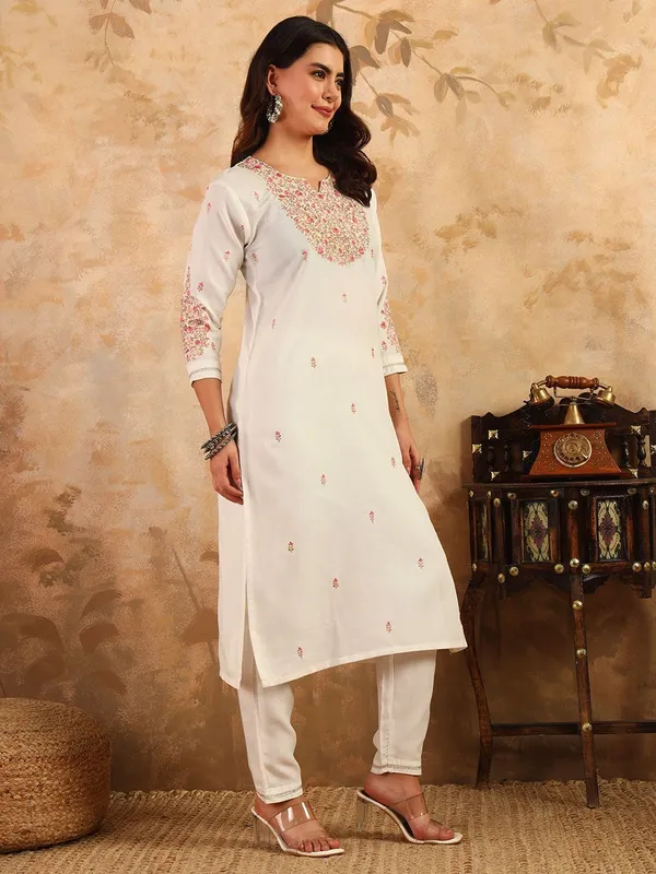 White_Kurta_Pant_Dupatta_Set_For_Women