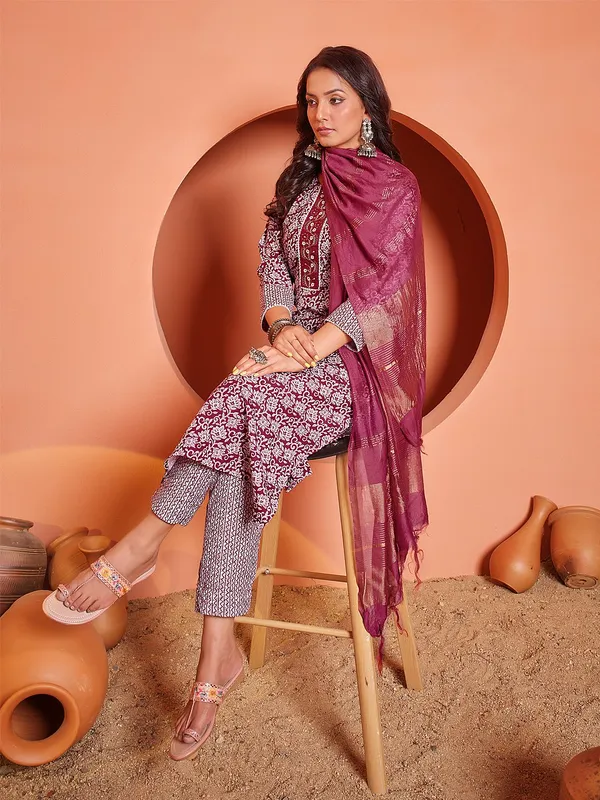 Maroon_Kurta_Pant_Dupatta_Set_For_Women