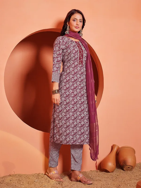 Maroon_Kurta_Pant_Dupatta_Set_For_Women