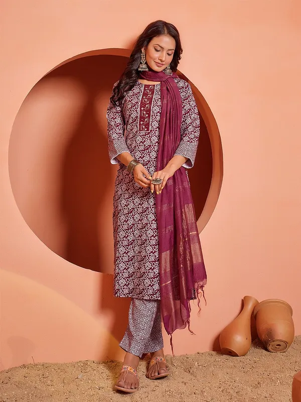 Maroon_Kurta_Pant_Dupatta_Set_For_Women