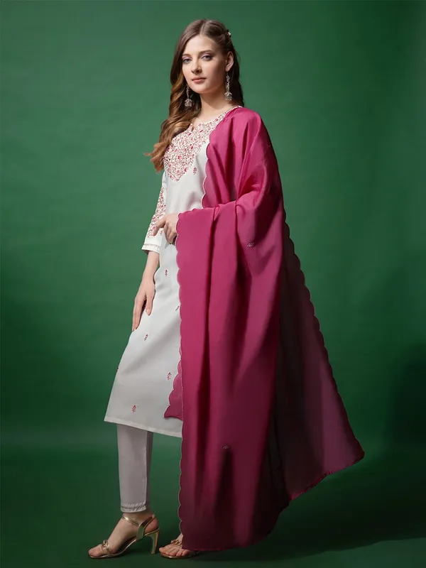 White_Kurta_Pyjama_Dupatta_Set_For_Women