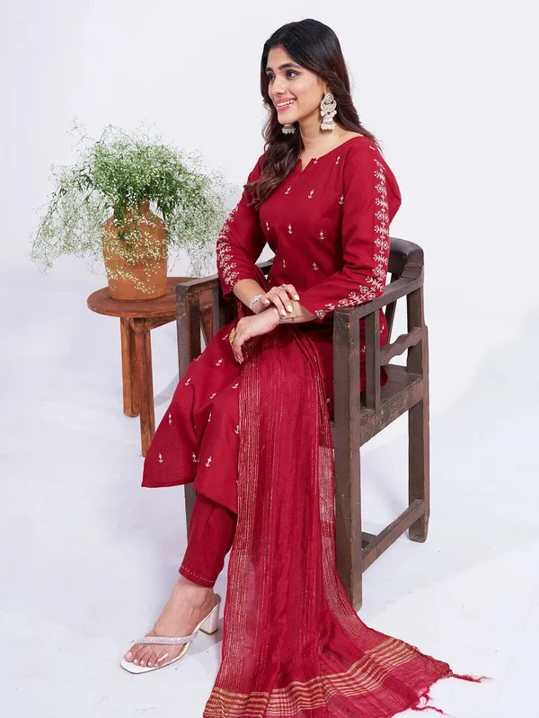 Maroon_Kurta_Pant_Dupatta_Set_For_Women