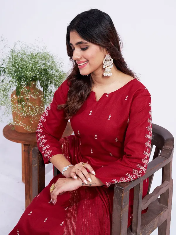 Maroon_Kurta_Pant_Dupatta_Set_For_Women