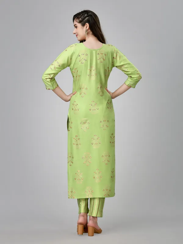 Green_&_Parrot_Kurta_Pant_Set_For_Women