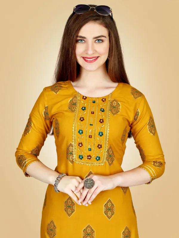 Yellow_Kurta_Pant_Set_For_Women