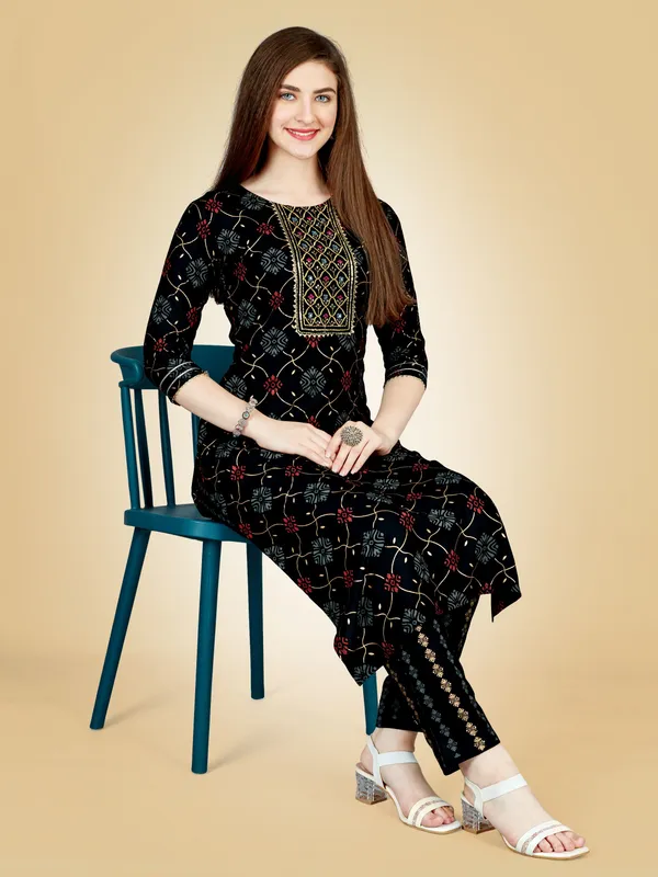 Black_Kurta_Pant_Set_For_Women
