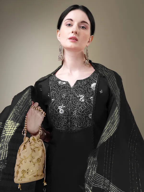 Black_Kurti_Pant_Dupatta_Set_For_Women