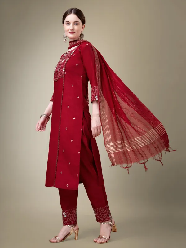 Maroon_Kurti_Pant_Dupatta_Set_For_Women