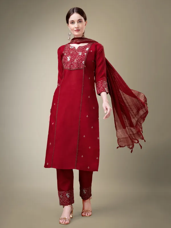 Maroon_Kurti_Pant_Dupatta_Set_For_Women