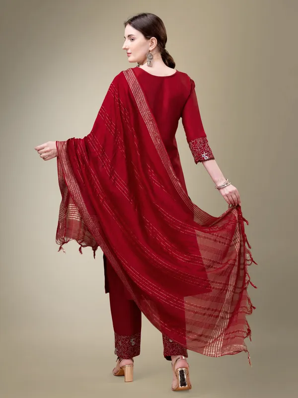 Maroon_Kurti_Pant_Dupatta_Set_For_Women