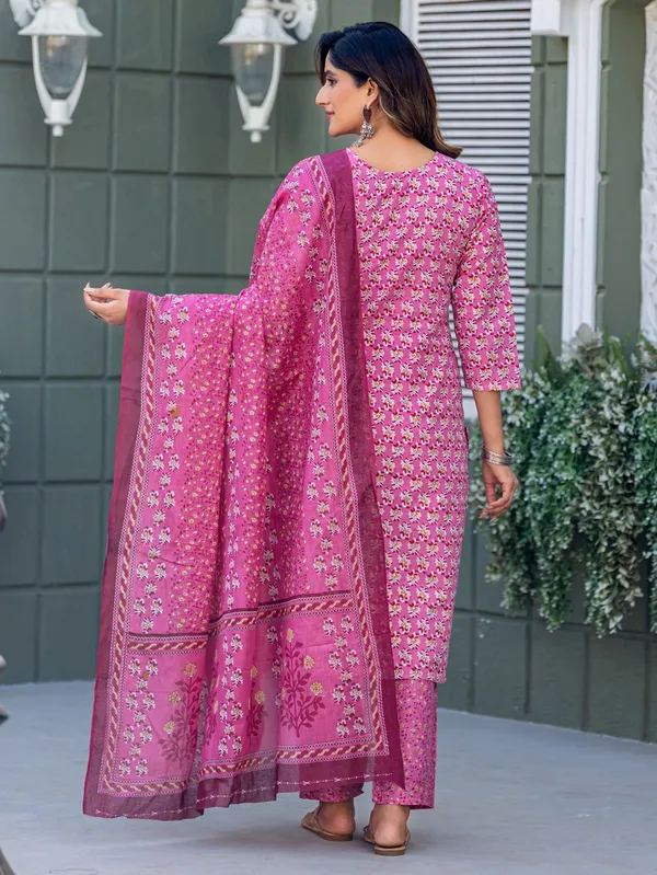 Pink_Printed_Kurta,_Salwar_&_Dupatta_Set
