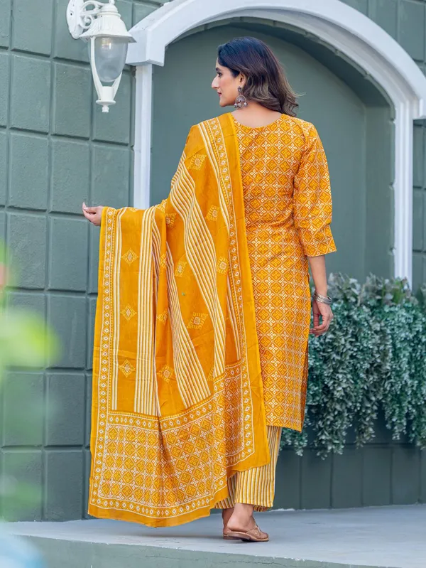 Yellow_Printed_Kurta,_Salwar_&_Dupatta_Set
