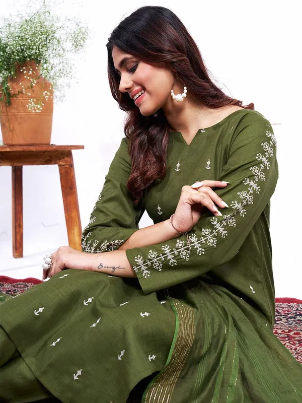 Green_&_Mehendi_Embroidered_Kurta,_Trouser/Pant_&_Dupatta_Set