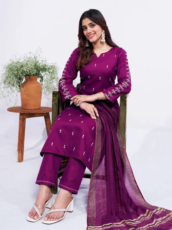Purple_Embroidered_Kurta,_Trouser/Pant_&_Dupatta_Set