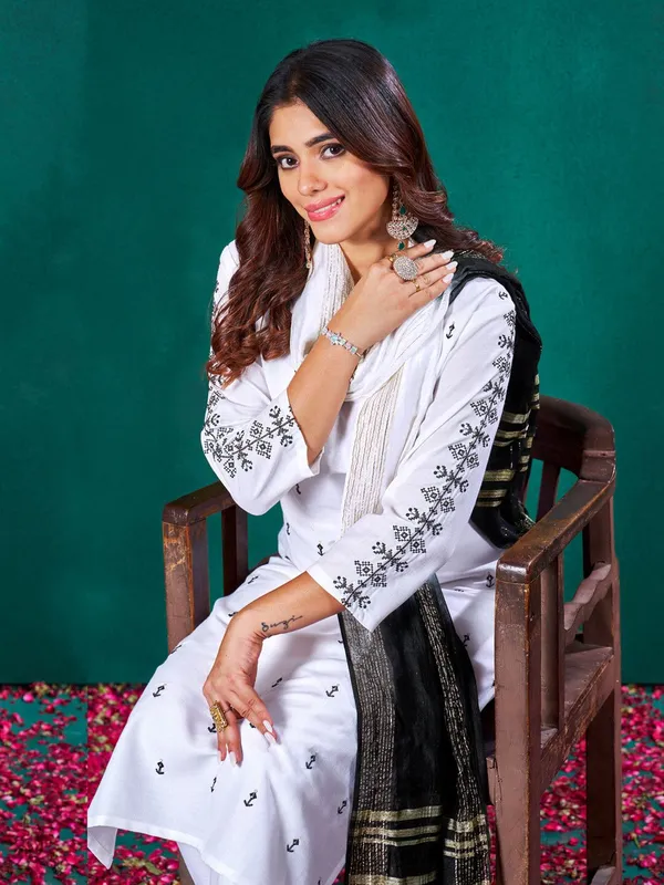 White_Embroidered_Kurta,_Trouser/Pant_&_Dupatta_Set
